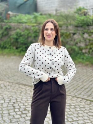 Casaco Malha Pérola Bolinhas Castanhas