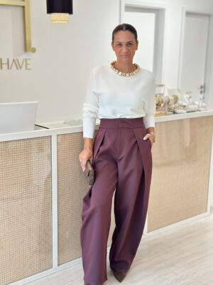 Calça de Alfaiataria Estruturada Wide-Leg com Pregas Dinâmicas – Borgonha / Vinho